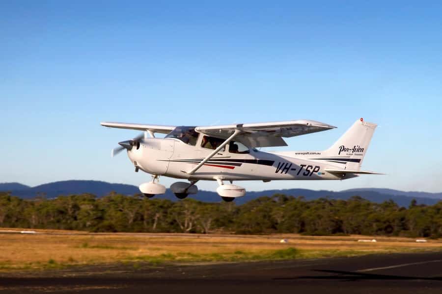 30 Minute Scenic Hobart Plane Flight - Up-River Toward MONA and the Northern Suburbs