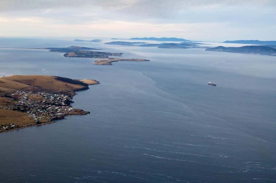 30 Minute Scenic Hobart Plane Flight - Kingston, South Arm, and Clifton Beach on the Return
