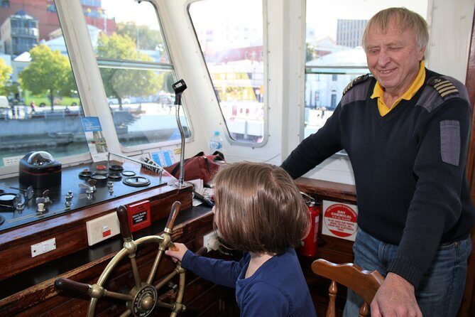 Derwent River Historic Harbour Cruise From Hobart - The On-Board Experience: Live Commentary, Real-Time Views