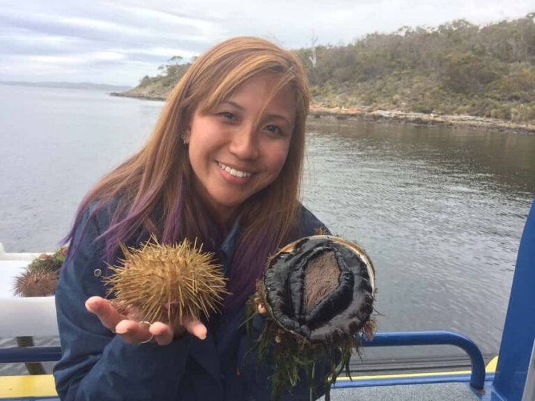 Hobart: Full-Day Tasmania Gourmet Seafood Cruise - Oysters on arrival: why starting with shellfish is a smart move