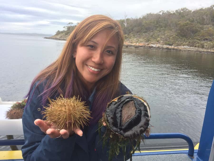 Hobart: Full-Day Tasmania Gourmet Seafood Cruise - Oysters on arrival: why starting with shellfish is a smart move