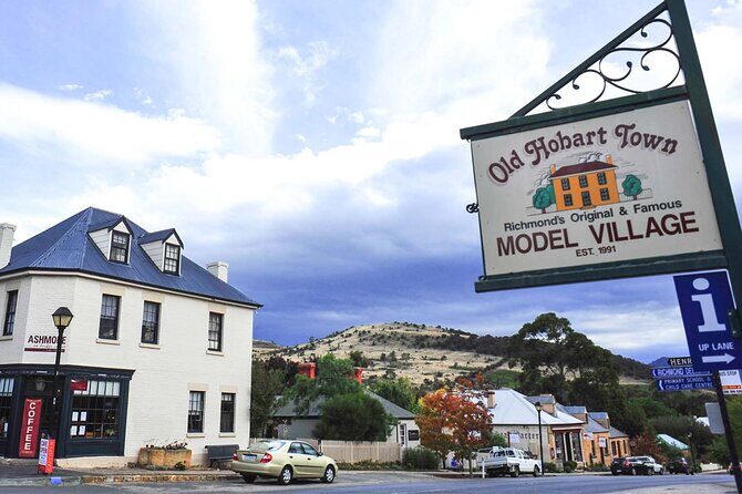 Hobart Hop-On Hop-Off Bus & Richmond Village Tour - Using the 48-hour Red Decker City Loop for views and must-see areas