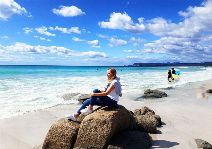 Hobart: Wineglass Bay, Freycinet Park, and Richmond Tour - Devil’s Corner stop: seafood, pizza, and Tasmanian wine without pressure