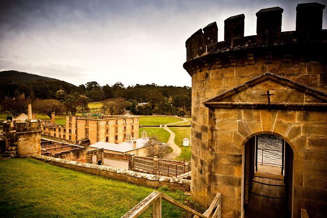 Port Arthur and Tasman Sights with Harbour Cruise - Taking the bus to Port Arthur: less stress, better use of your day