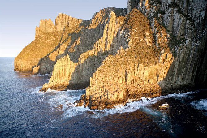 Tasman Island Cruises Day Tour from Hobart - How to get the best photos and views on a bumpy day
