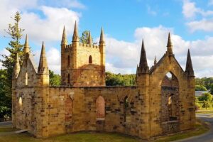 Tasmania 8 Day - Tour in Circle - Your Hobart base: Mövenpick arrival day and the easy start
