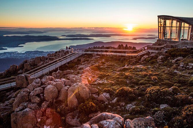 The Hobart Local - Private, luxury half-day tour - Indigenous and colonial stories: what the guide is really doing